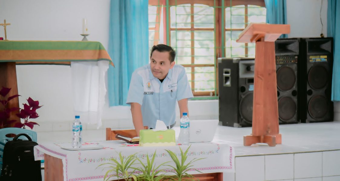 IMG-20251021-WA0007 Kepala Sekolah SMAS Katolik Warta Bakti (Rm. Djanu Mau Kura, Pr)